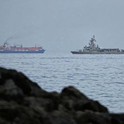 Dois navios da COSCO atravessam o Estreito de Ormuz