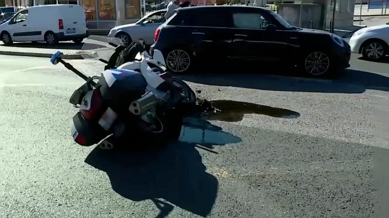 Mota da PSP ficou parcialmente destruída. Carro também sofreu danos