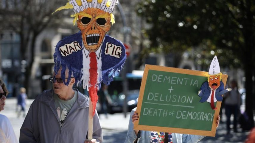 Americanos residentes no Porto manifestaram-se contra políticas de Trump