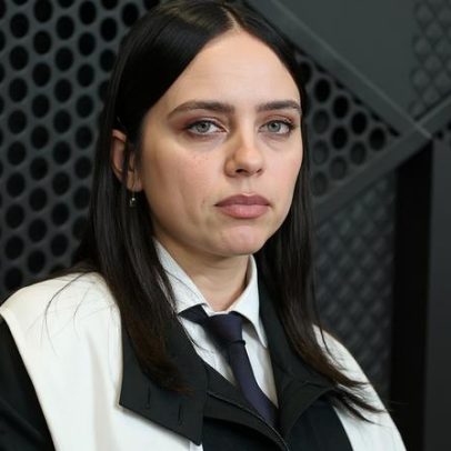 Homem que perseguia Billie Eilish morre atropelado por comboio