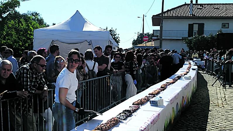 Folar gigante atraiu centenas de visitantes até Pechão