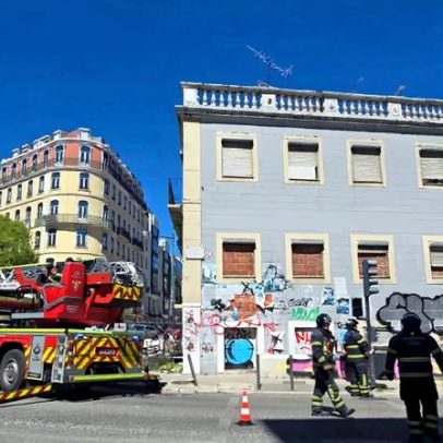 Telhado de habitação desaba em Lisboa