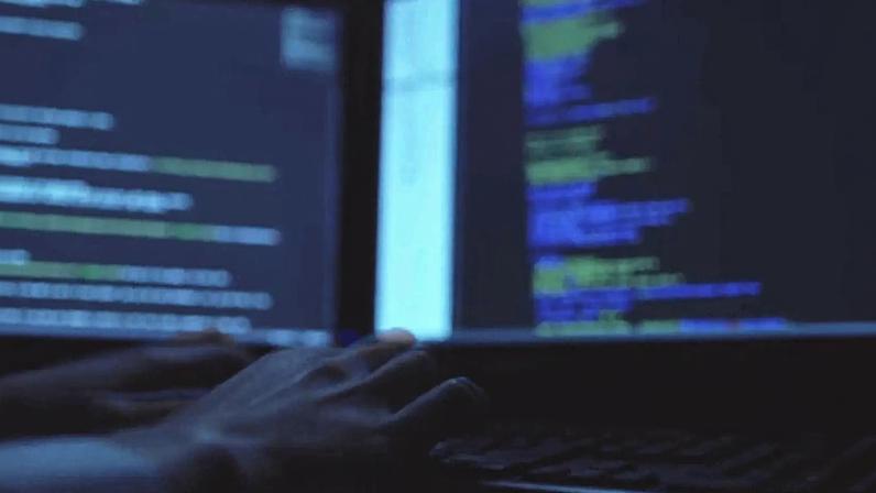 Burla com "família real espanhola" leva idoso a perder milhares de euros: filha avança para tribunal para o tentar proteger