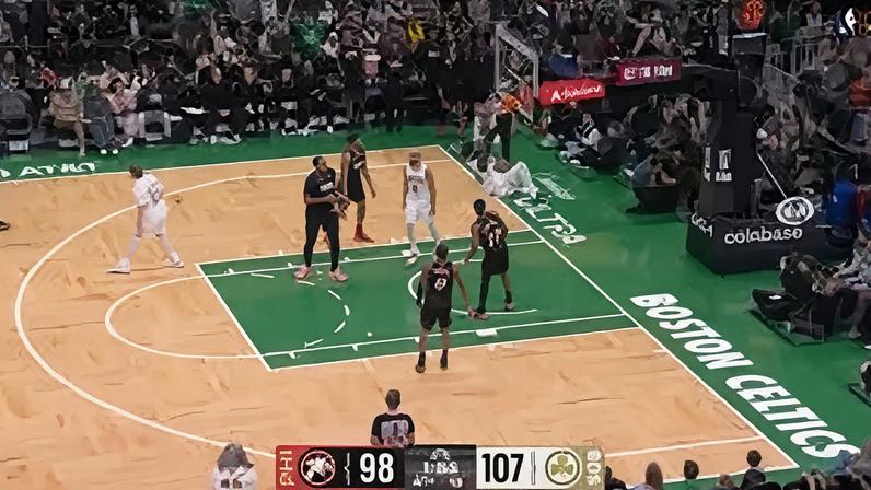 Joe Mazzulla rendido: «Neemias mostrou que tem tudo para ser o poste titular dos Celtics»