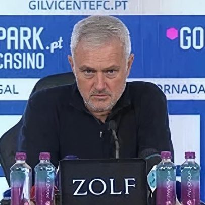 Mourinho admite penálti claro, mas é decisão do VAR