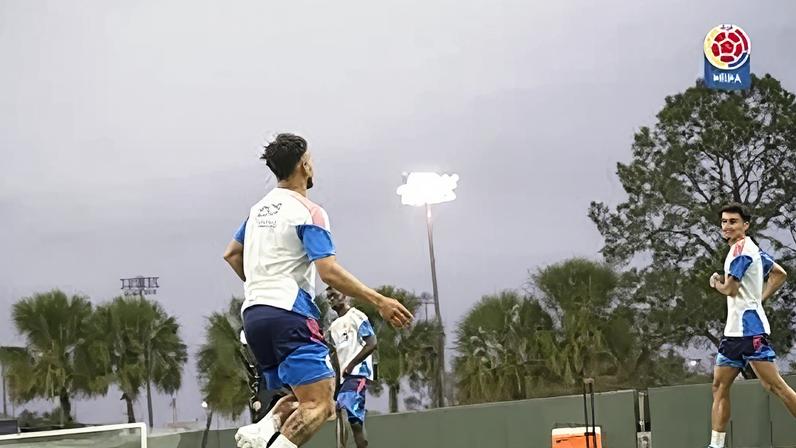 «Monstros!»: Luis Suárez e Luis Díaz fazem magia em treino da Colômbia