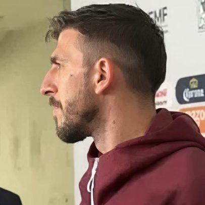Paulinho descreve noite muito especial ao jogar pelo seu país