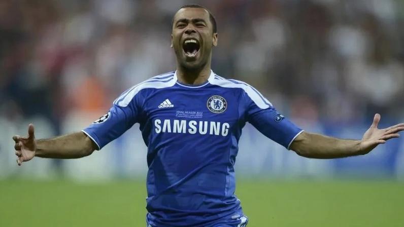 Ashley Cole a caminho de estreia como treinador na Série B italiana