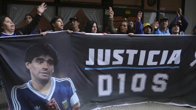 Julgamento da morte de Maradona adiado