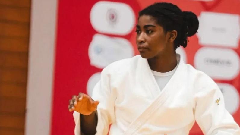 Taís Pina lesionada