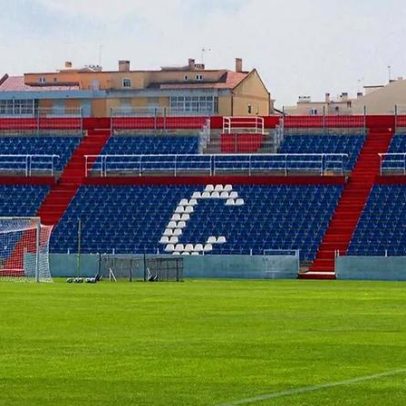 Alverca substitui o relvado no final da temporada