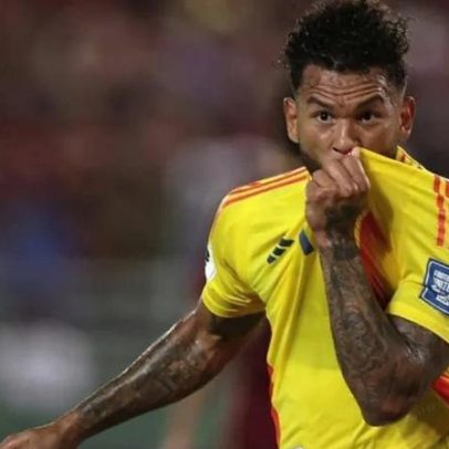 Suárez luta pela titularidade na Colômbia, elogiado pelo selecionador