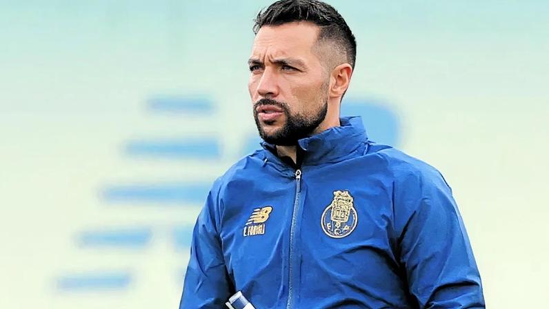 Francesco Farioli durante o treino no FC Porto