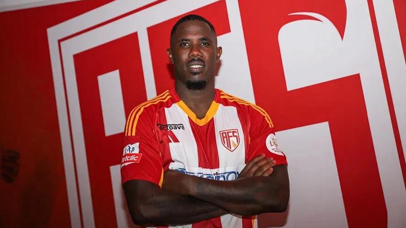 Paulo Victor castigado abre vaga na defesa