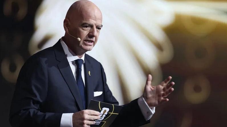 Infantino exige tolerância zero ao racismo, aludindo a Prestianni