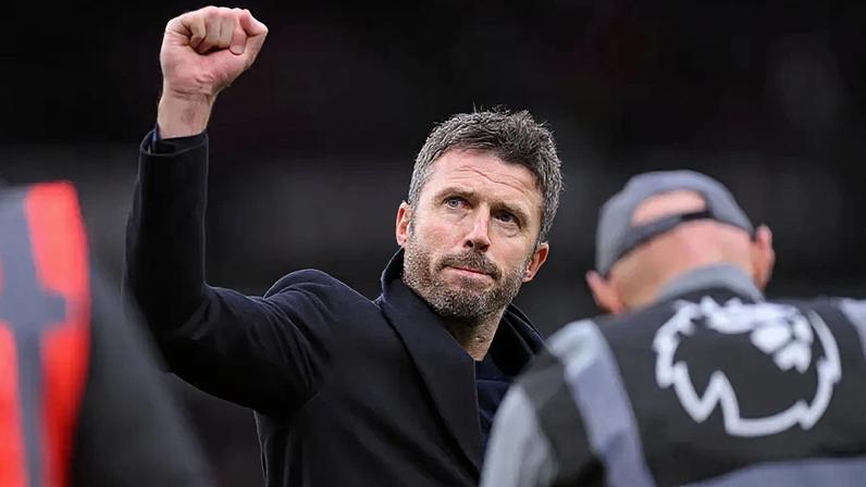 Michael Carrick festeja triunfo importante sobre o Arsenal