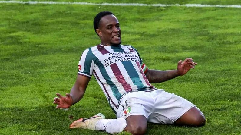 Jovane Cabral celebra golo pelo E. Amadora