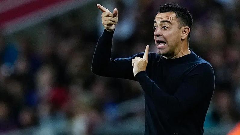 Xavi aponta o dedo a Joan Laporta