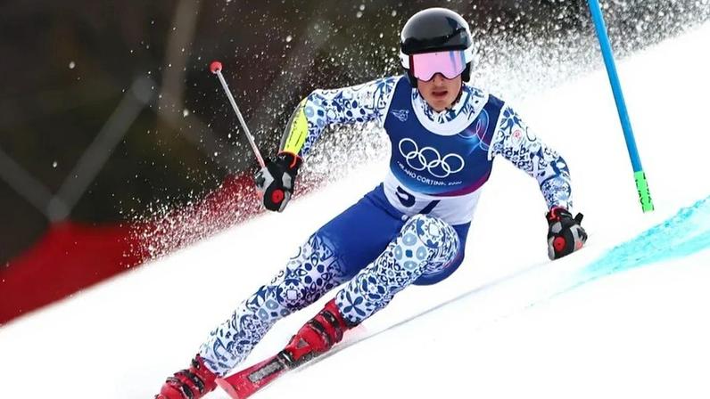 Emeric Guerillot desqualificado em prova de slalom em Stelvio, Itália.