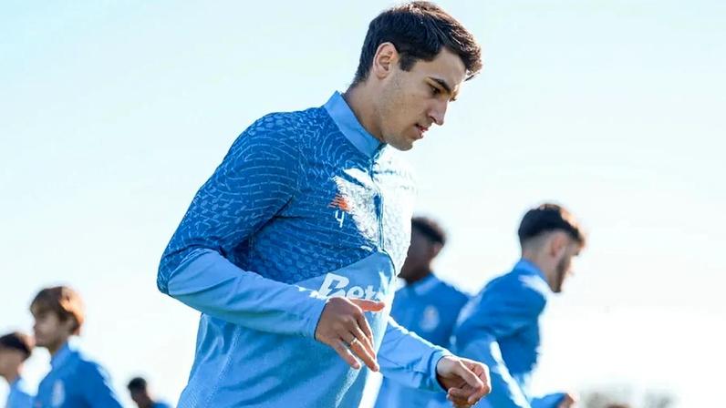 Kiwior durante o treino do FC Porto