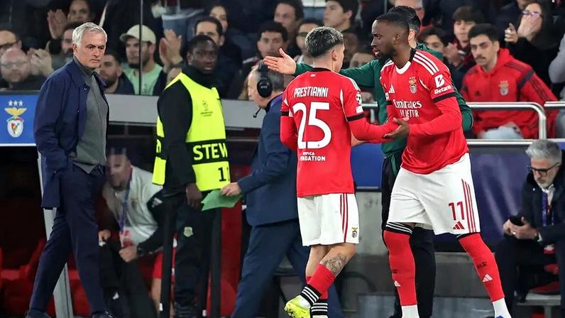 Benfica faz quatro alterações no onze frente ao Arouca