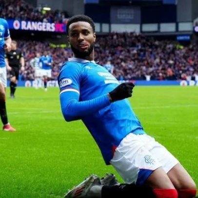 Chermiti marca golo de bicicleta no Old Firm