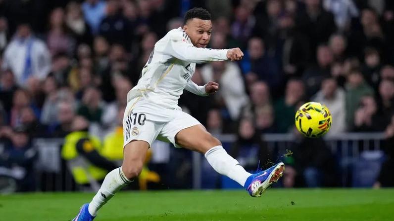 Kylian Mbappé tem tido lesões frequentes no joelho esquerdo