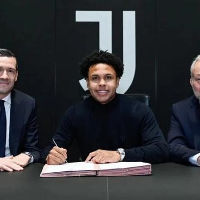 Weston McKennie renova contrato com a Juventus