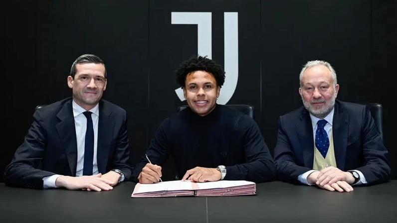 Weston McKennie renova com a Juventus