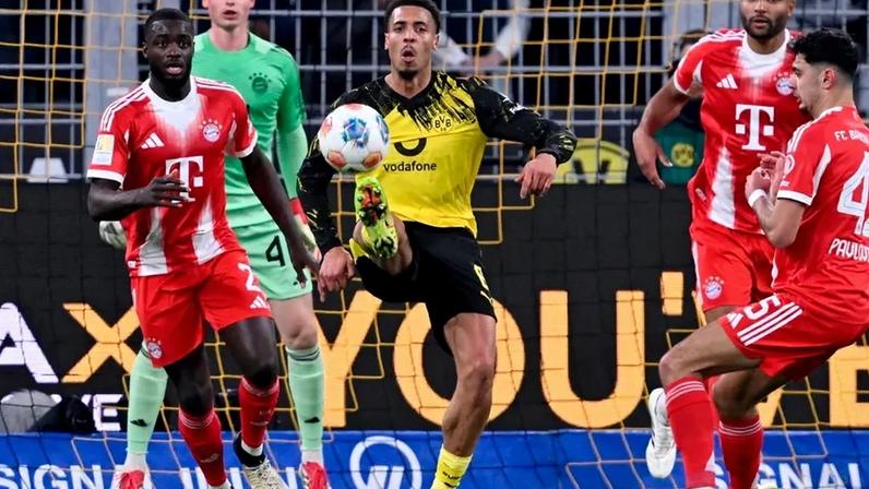 Felix Nmecha, jogador do Borussia Dortmund, pode voltar a Inglaterra