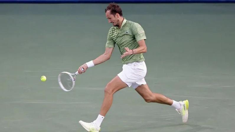 Medvedev retido no Dubai devido à situação no Médio Oriente