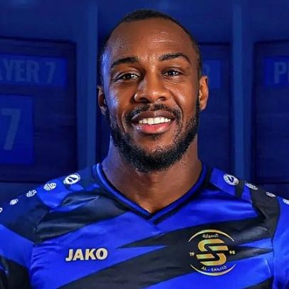 Michail Antonio faz pela primeira vez experiência fora de Inglaterra aos 35 anos