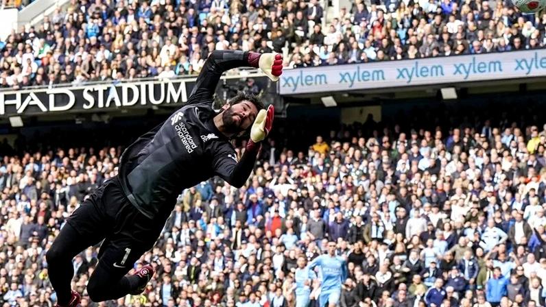 Alisson, guarda-redes, associado a possível transferência para o Inter.