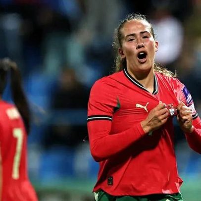 Carolina Santiago estreia-se a marcar por Portugal e emociona-se