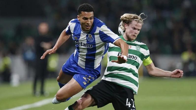 Alberto Costa com Morten Hjulmand durante o Sporting-FC Porto da 1.ª mão das 'meias' da Taça de Portugal