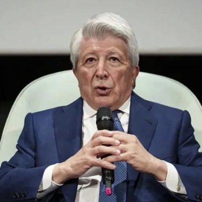 Presidente do Atlético Madrid comete gaffe e volta após jogo com o Barcelona