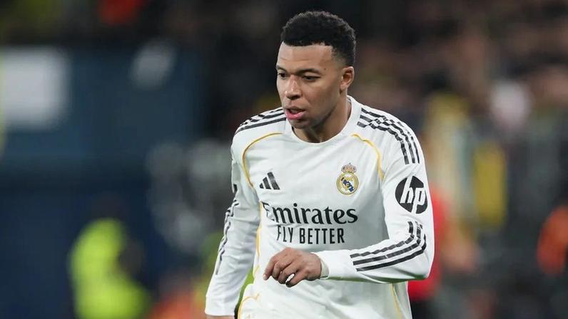 Mbappé consulta Bertrand Sonnery-Cottet, médico de Ibrahimović e Benzema