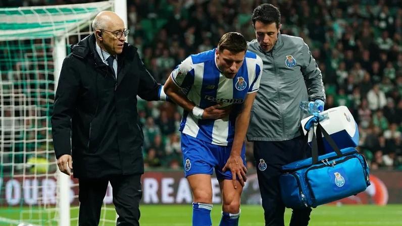 Bednarek deixou relvado de Alvalade em claras dificuldades