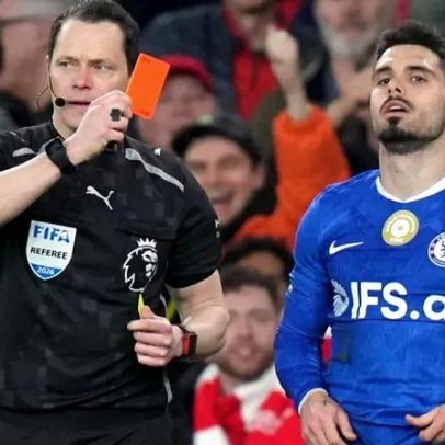 Pedro Neto acusado de conduta imprópria após expulsão na Liga inglesa