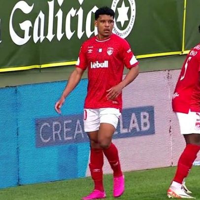 Vinícius suspenso por um jogo por duplo 'pirete' aos adeptos do Tondela