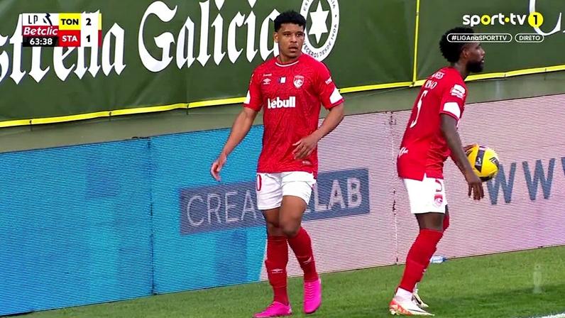 Vinícius Lopes foi substituído aos 64 minutos