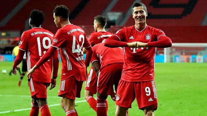 Lewandowski recorda Guardiola no Bayern e destaca o seu impacto no jogo