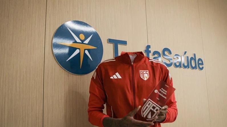 Guarda-redes Adriel distinguido