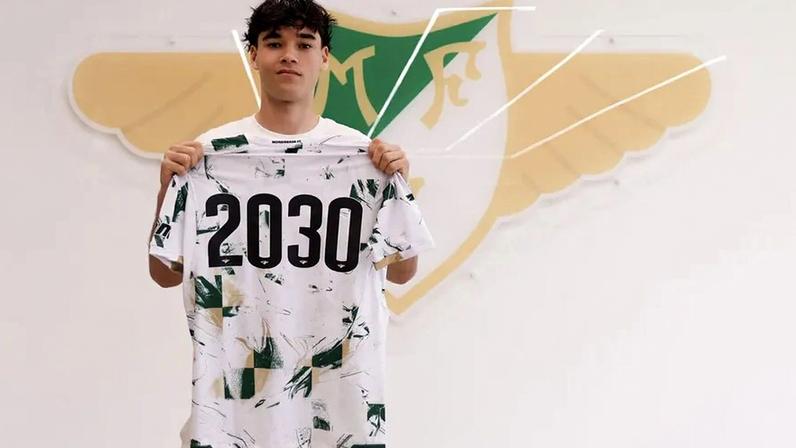 Afonso Assis renova com o Moreirense