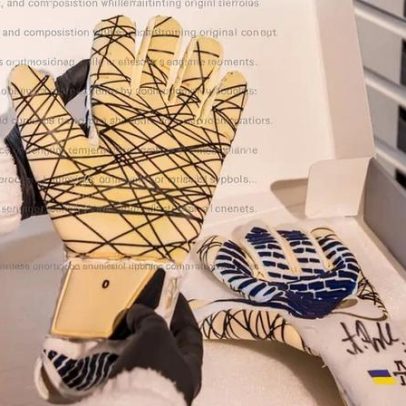 Luvas de Trubin usadas no golo ao Real Madrid chegam ao Museu do Benfica