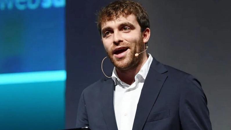 Jornalista desmonta estratégia de Romano após falsas notícias sobre Atsu