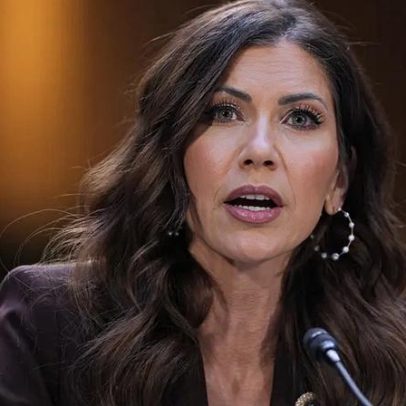 Controvérsias de Kristi Noem: assassinato do cão e caso com assessor de Trump