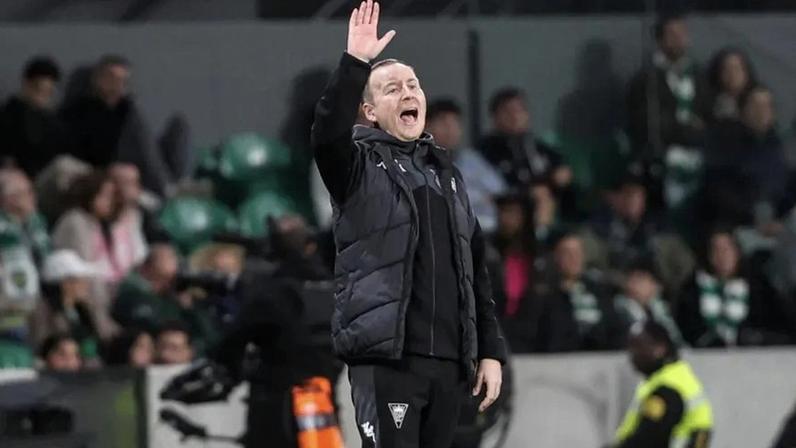 Ian Cathro no jogo em Alvalade com o Sporting