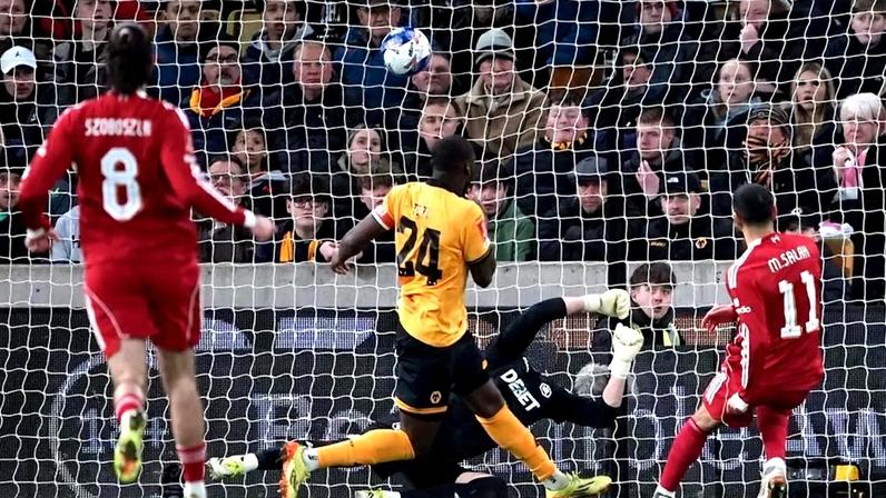 Salah marca o segundo golo do Liverpool ao Wolverhampton