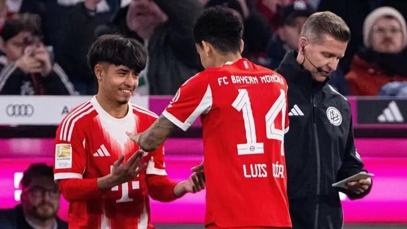 Maycon Cardozo entrou para o lugar de Luis Díaz frente ao M'Gladbach